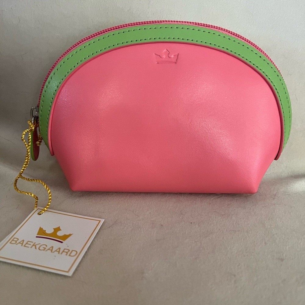 Baekgarrd Clamshell Case